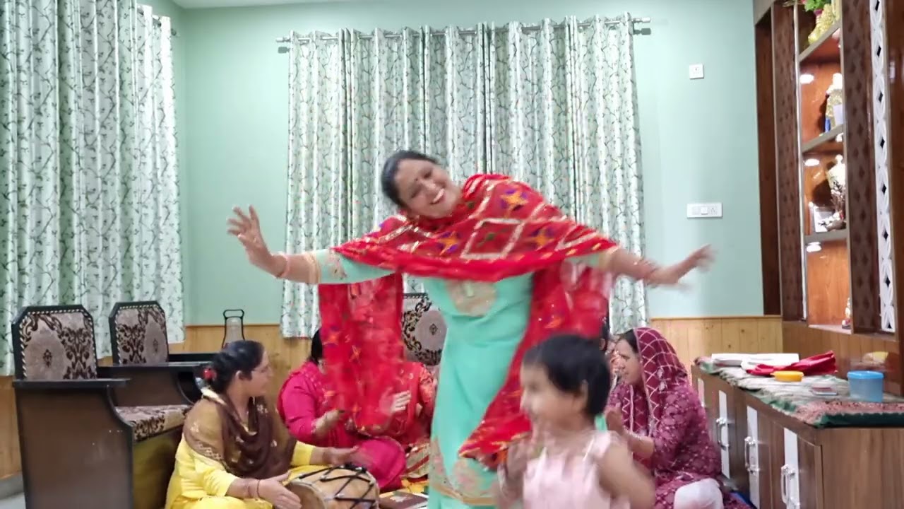 नवरात्रि भजन🌹बल्ले बल्ले नी मन्दिरां च ढोल बजदे 🌹मातारानी कीभेंट धमाकेदार डांस के साथ With Lyrics