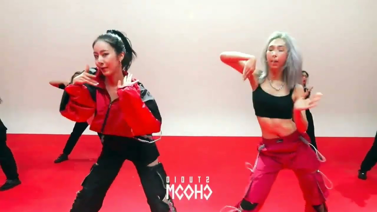 Sweet but psycho' by sinb(Gfriend) x mina myoung mirror