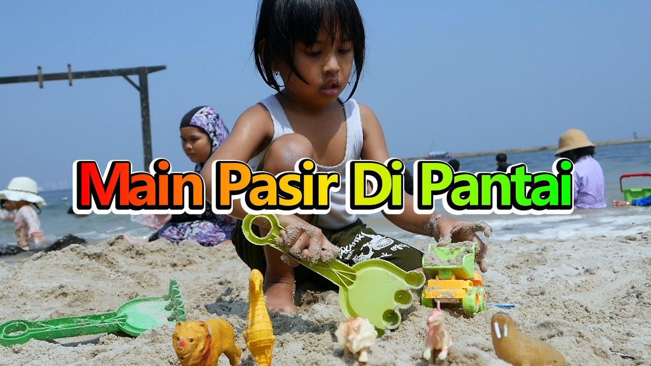 Main Pasir Di Pantai Ancol