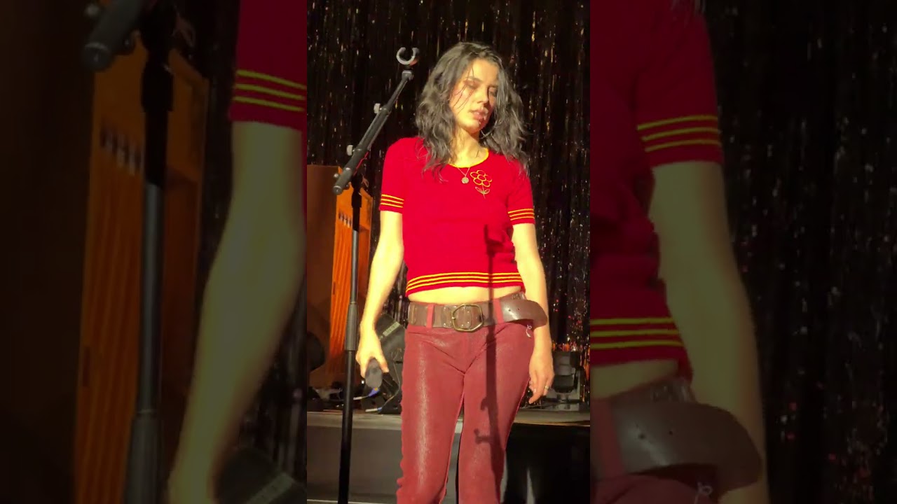 Wolf Alice - „The Sofa“ live at the Bunker (Georg Elser Halle) in Hamburg (07/11/2025) #WolfAlice