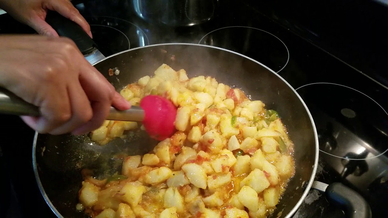 Preparando la papa con huevos 🍳 🥔