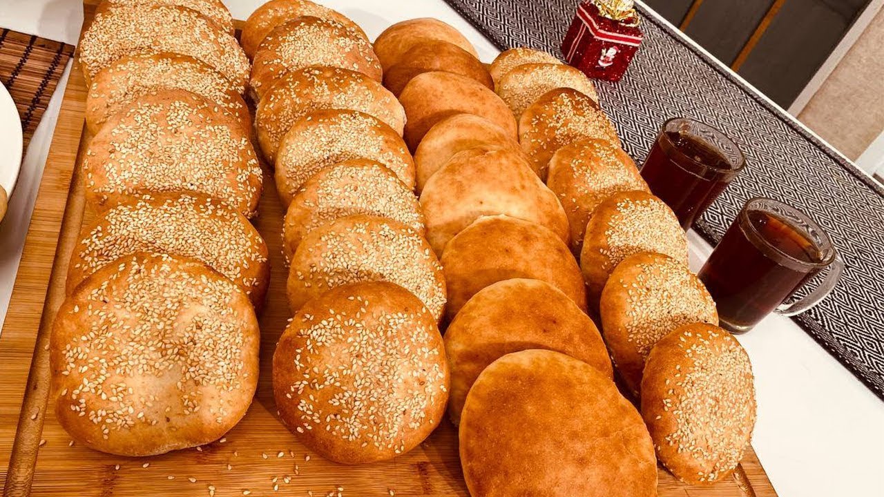 بخطوات سهلة وبسيطة هتعملي قرص الأفران بالسكر والسمسم