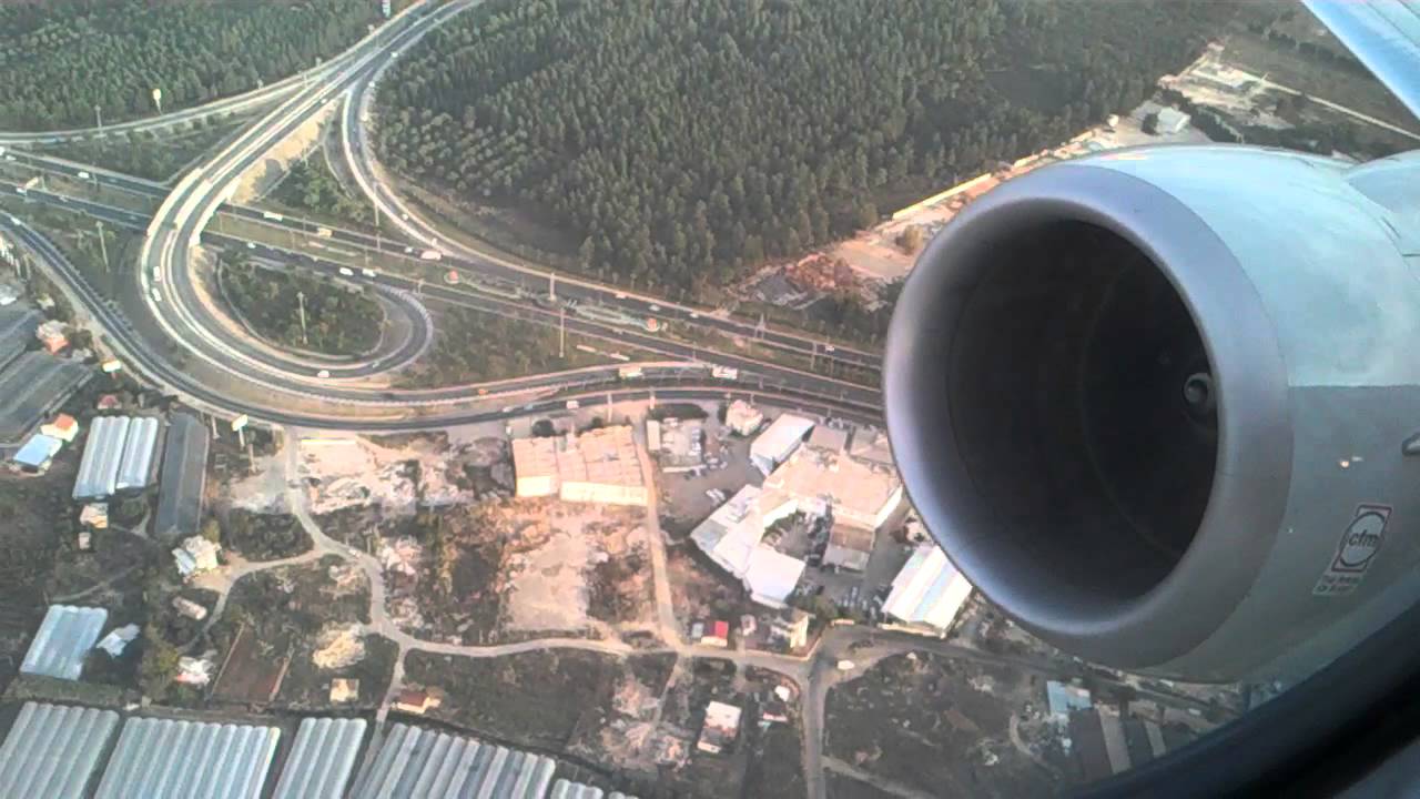 Yolcu uçağı kalkış anı ve jet motorunun maksimum gücü