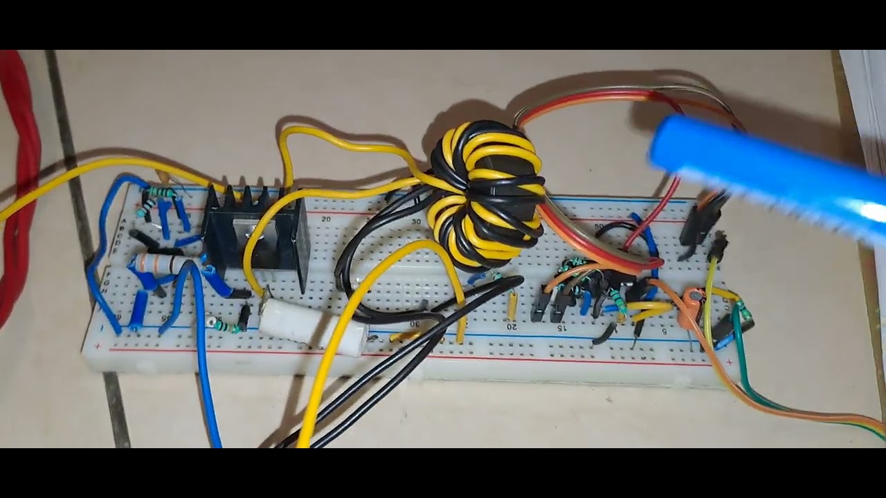 Power line communication detailed video. High frequency signal on 12 V DC power line.