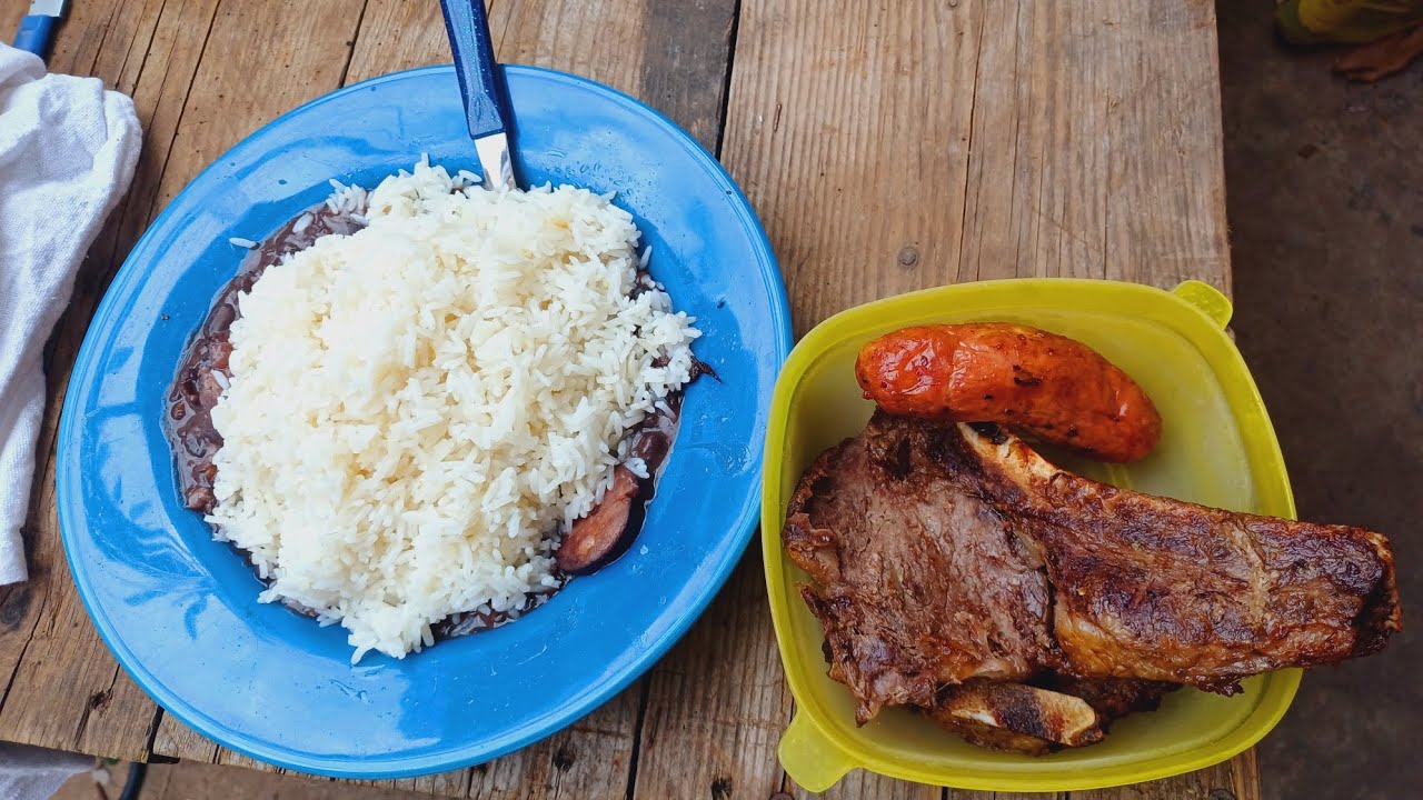 ALMOÇO DE HOJE FEIJOADA CHURRASCO UMA DELÍCIA BORA LÁ