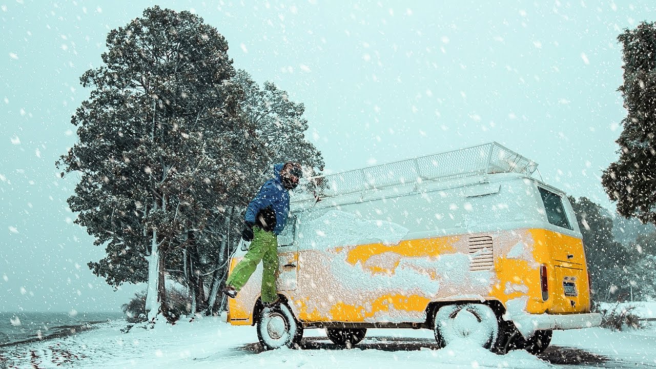 Кемпинг под ледяным дождем и сильным снегопадом - Winter Van Camping