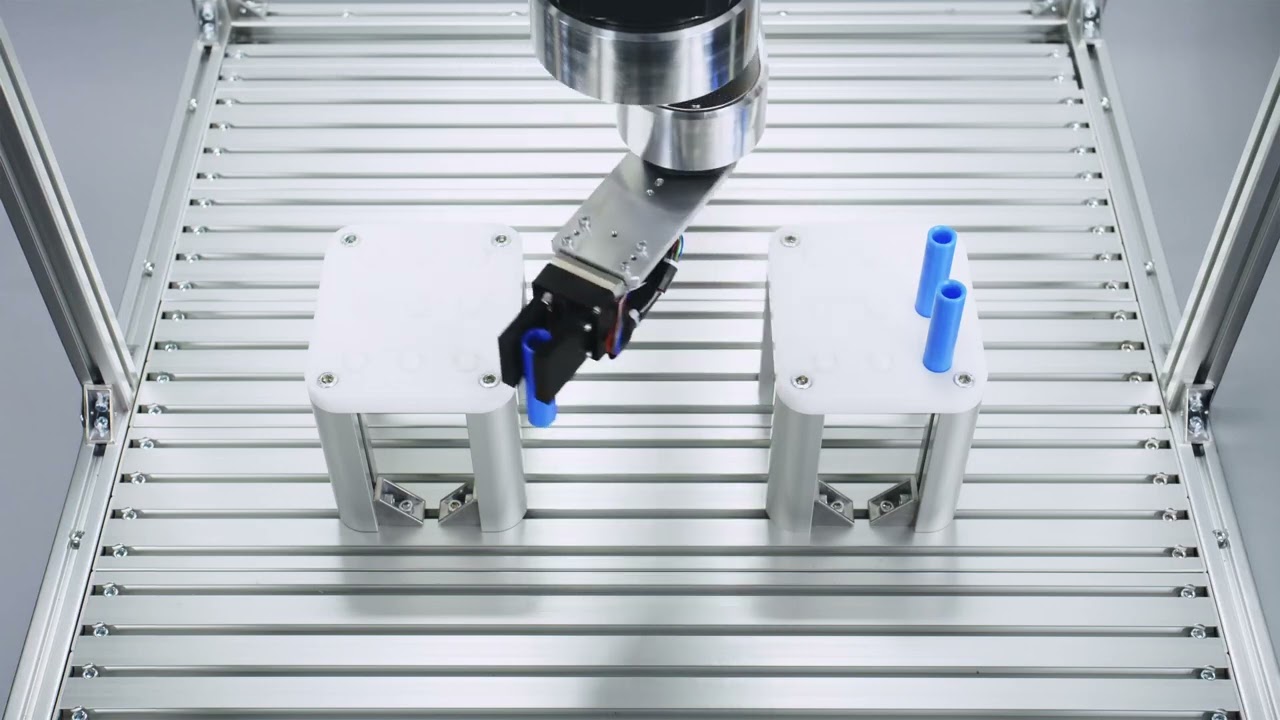 Ceiling mounted SCARA robot for effective use of working space