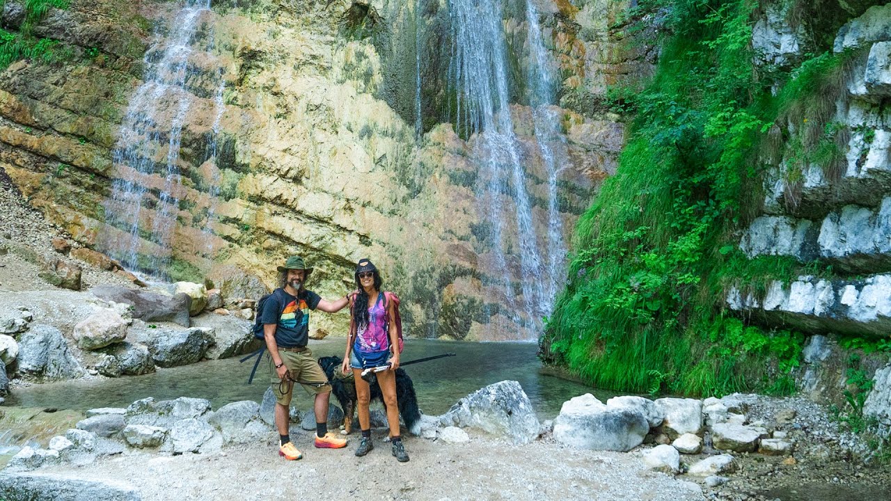 Due CASCATE e un PAESE DIPINTO, siamo in Trentino per un trekking bello facile da Folgaria a Guardia