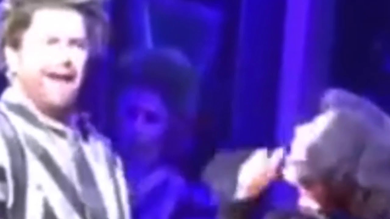 beetlejuice being iconic for 4:32