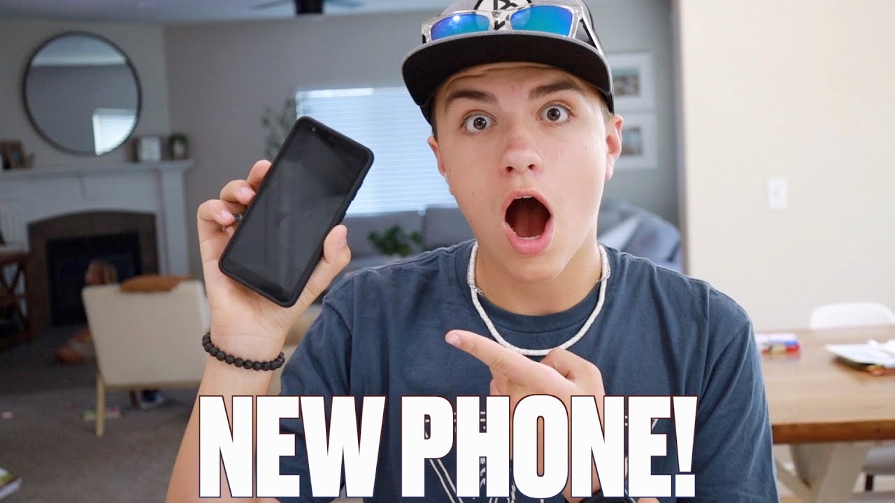 HIS FIRST NEW PHONE AS A TEENAGER | GETTING A NEW PHONE AT AGE 13 | WHEN TO GET AN IPHONE SMARTPHONE