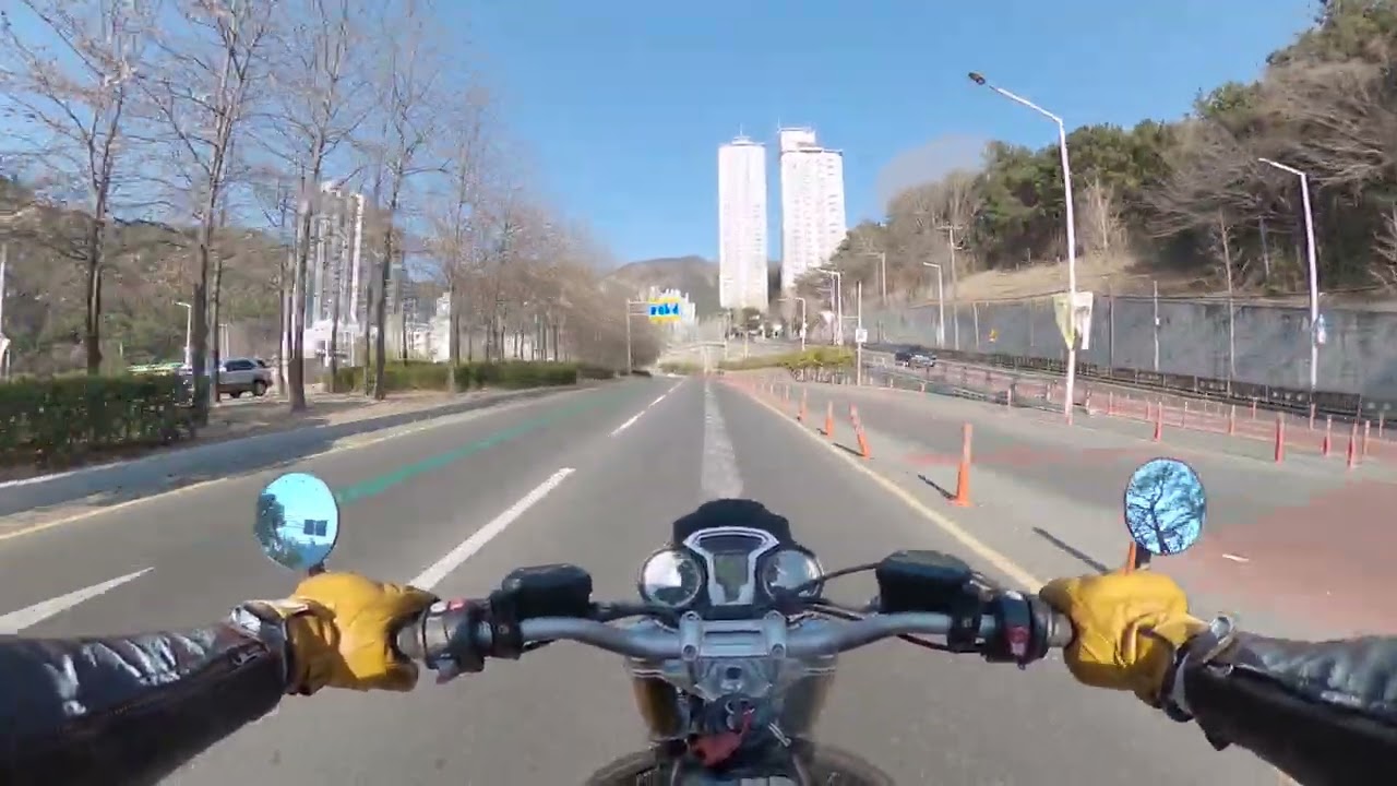 BMW R nineT Busan downtown riding