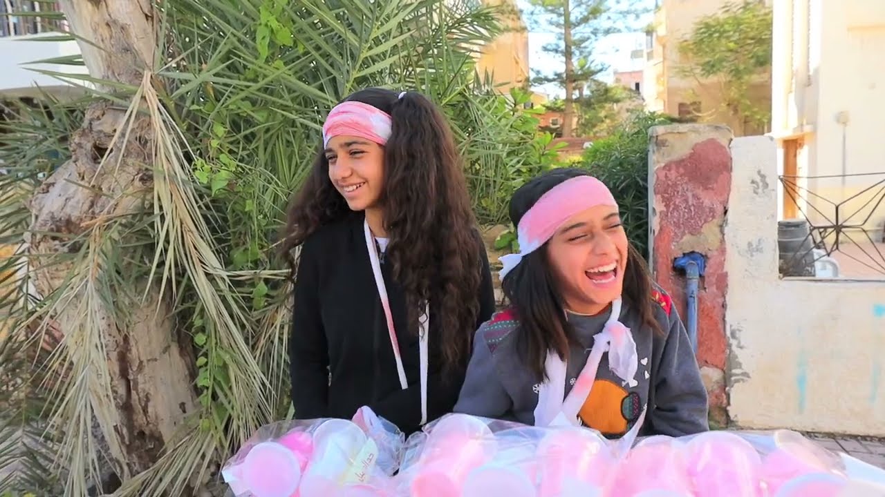 بنت صغيرة تبييع غزل البنات - شوف حصل اية !!
