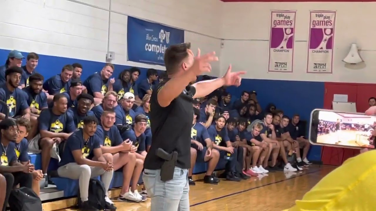Michigan football: Sheriff Chris Swanson gives passionate speech to team at Flint event