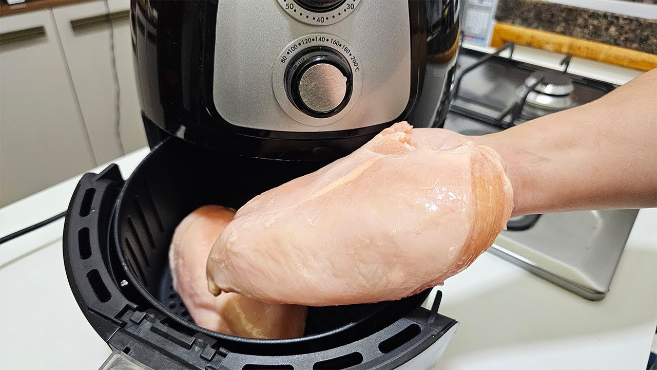 DESSE JEITO VOCÊ NUNCA VIU! FILE DE FRANGO na Air Fryer  – pronta em minutos!