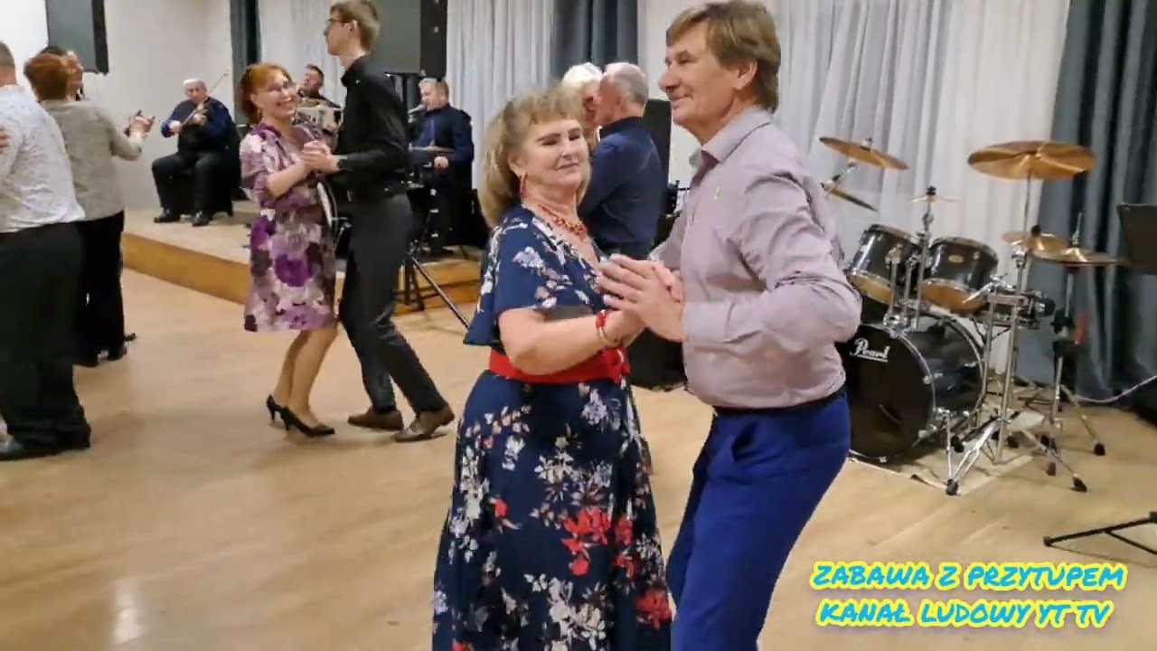 Kapela Braci Urbańczyków Gra na sobotniej zabawie waszym oczom  zobaczcie jak pięknie tańczy Barbara