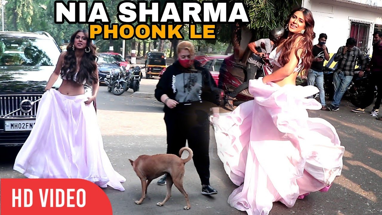 Nia Sharma का Live PHOONK LE Performance in PUBLIC | Goregaon Film City