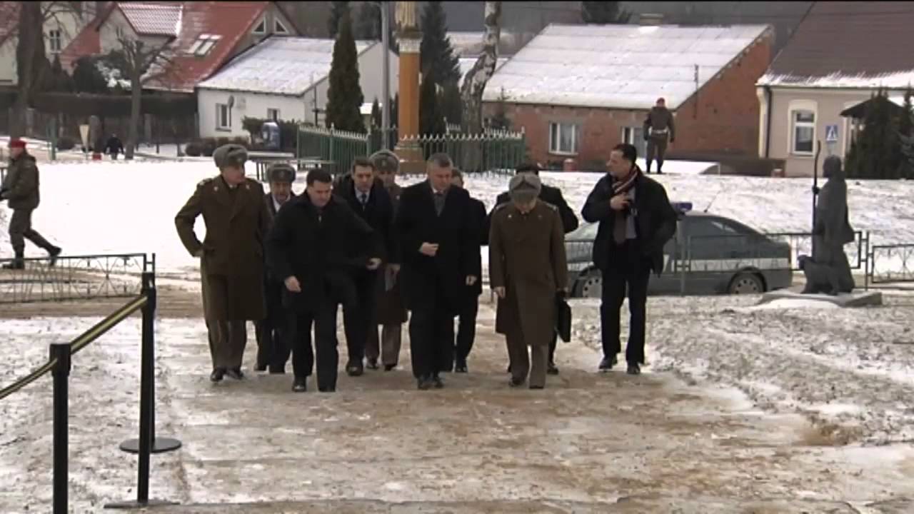 Wizyta Chucka Hagela w 33 Bazie Lotnictwa Transportowego w Powidzu