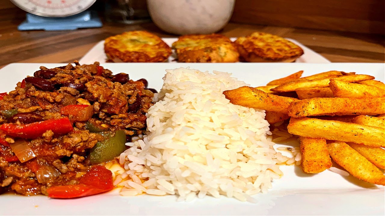 Chilli Con Carne (Spicy) | Rice | Peri Peri Chips and Garlic Cheese Bread