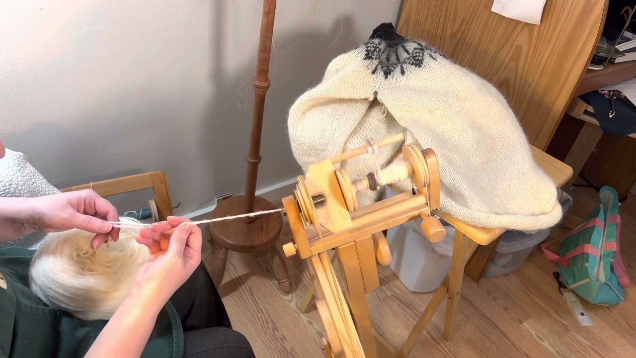 Spinning a 2 ply from unspun plotulopi Icelandic pencil roving