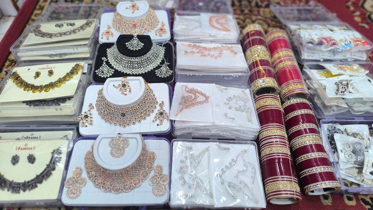 गले के नेकलेस 35 से स्टार्ट Cosmetic and Jewellery Wholesale Market Sadar Bazar Delhi