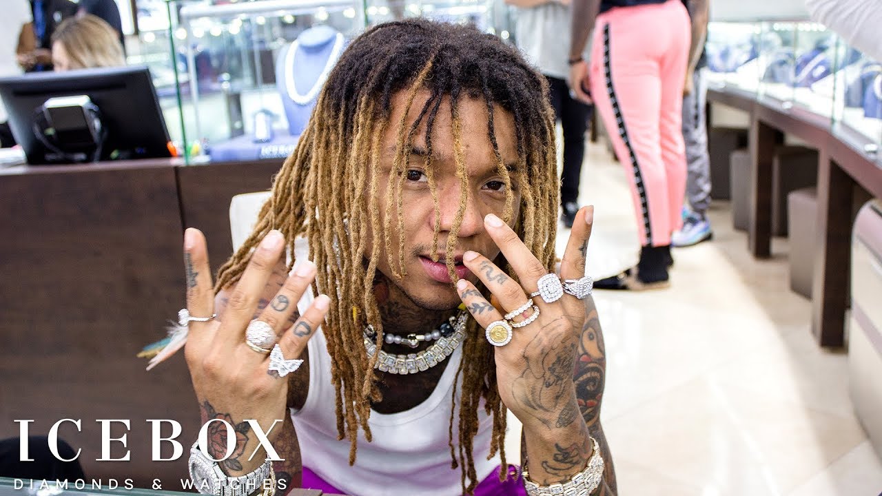 Swae Lee Sells Jewelry to Customers At Icebox!