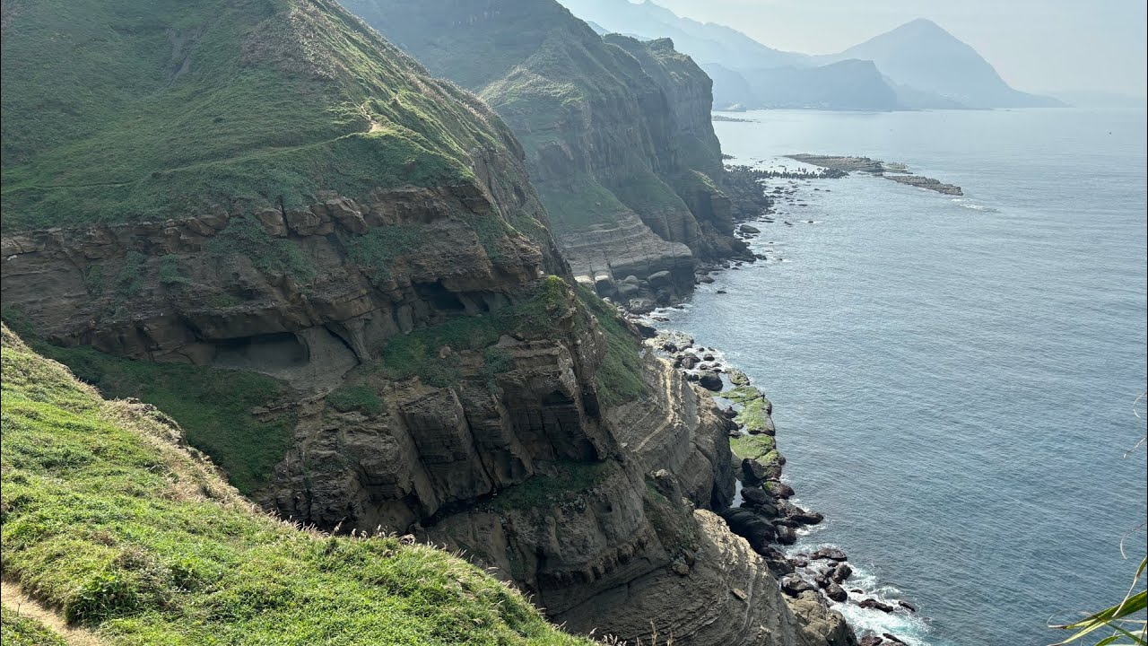 鼻頭角秘境|海蝕洞|企鵝岩|燈塔|史詩般的風景