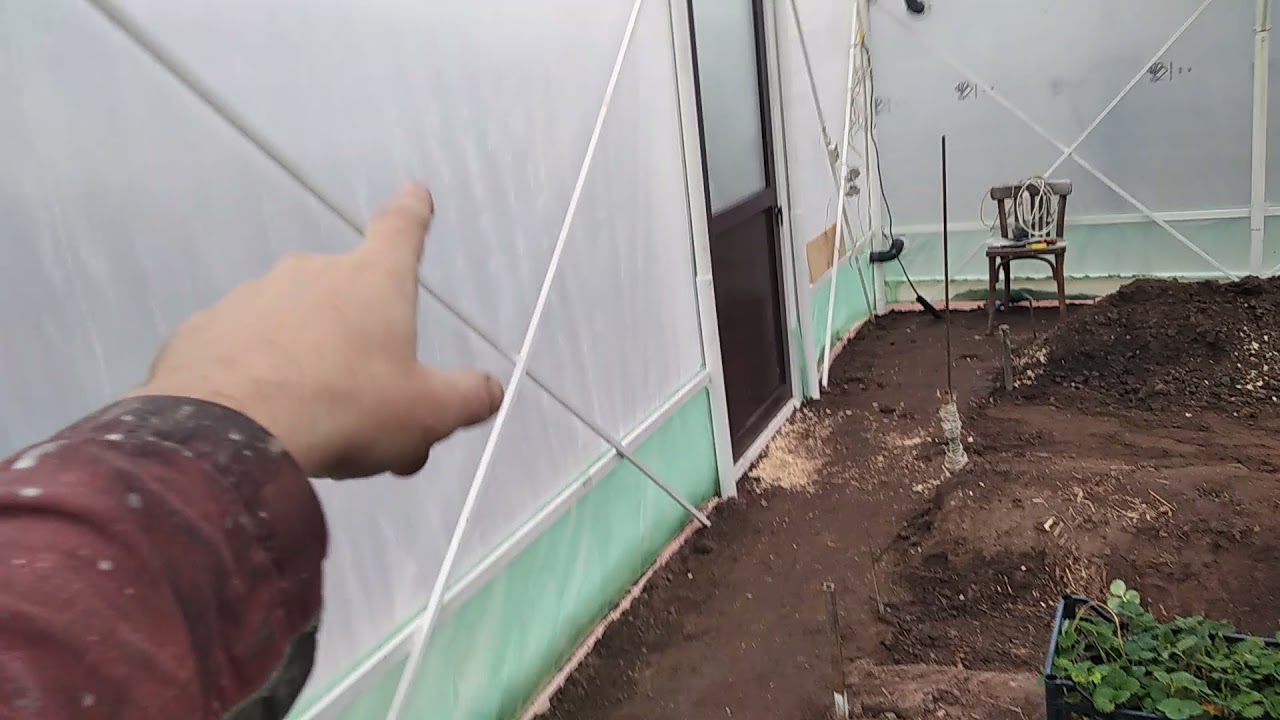 Поставил наддув теплицы!