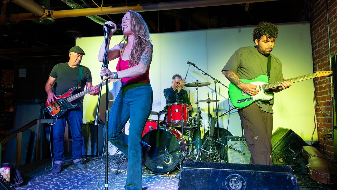 Miss Olivia & the Interlopers - Royal Jelly