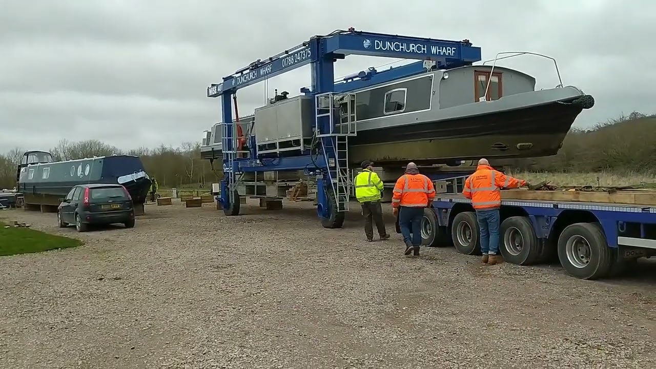 Wide Beam Lorry Unload to Hard standing at Dunchurch Pools Marina with Wise Boat Hoist 