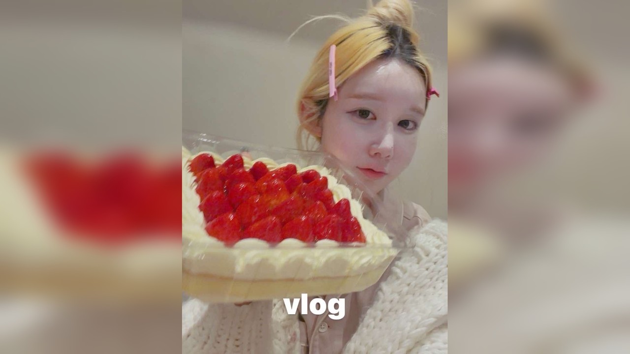 日常vlog | 冬天快乐之第一口草莓奶油盒子。吃吃喝喝的一天 逛了逛胖永辉 采购一下 草莓奶油盒子蛋糕和火锅是我吃不够的东西 能无限回购啊啊啊 穿卫衣分享给大伙 灰色真的太百搭了 还有我可爱的耳罩～