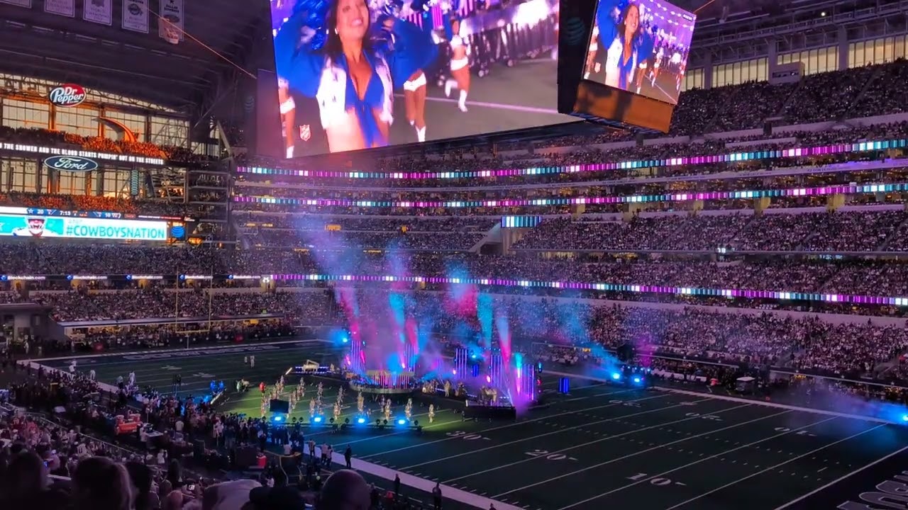 Dolly Parton plays the halftime show at the Cowboys Thanksgiving Day Game Live