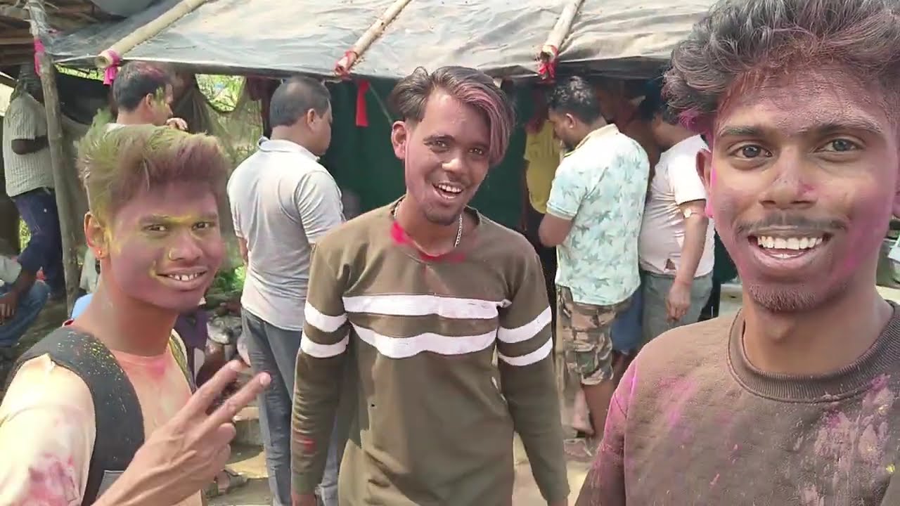 ହୋଲି ରେସେଇରେ ନାଚି ନାଚି ସବୁହାଲିଆ। ହେଇଗଲୁ।