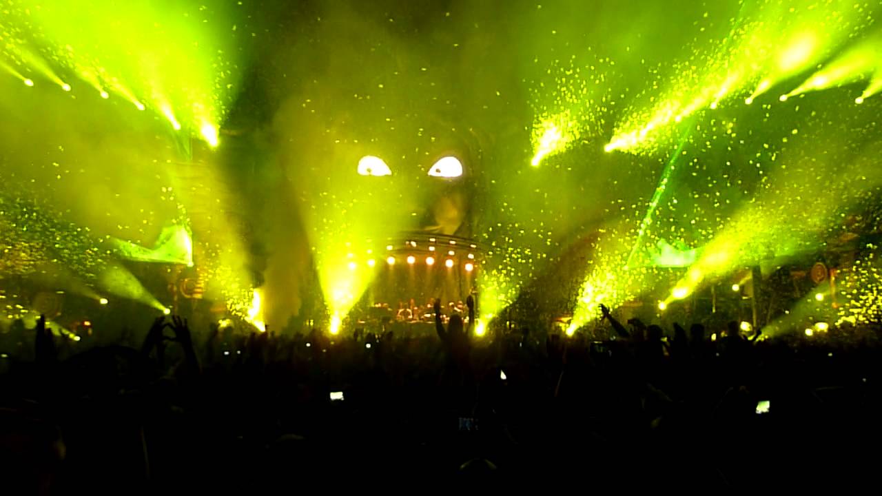 (HD) Tiesto @ TomorrowLand 2011 - sound of Tiësto (silence + traffic + adagio + house music)