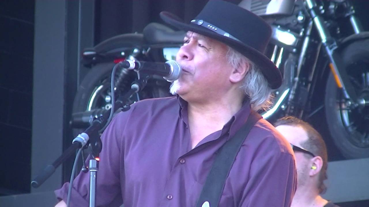 Sam Llanas-Don't Be Lonely live in Milwaukee, WI 7-1-16