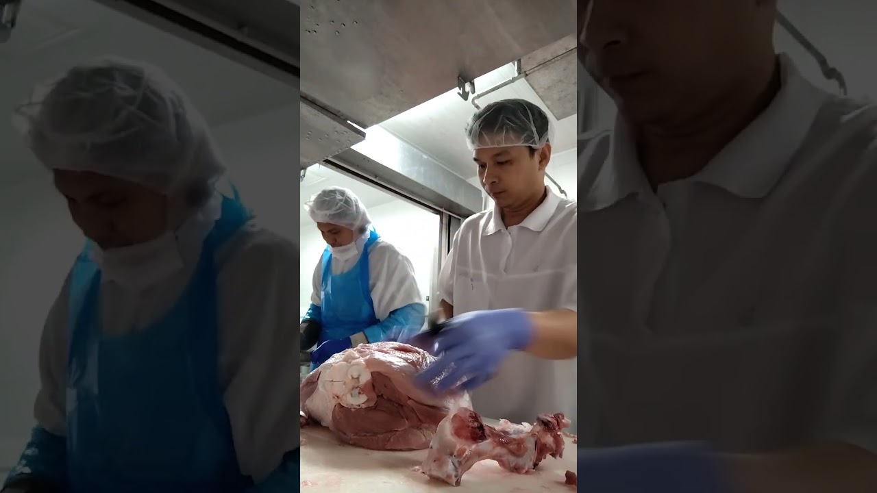 tamang practice muna mag debine ng pigue #butcherslife #meat #pig
