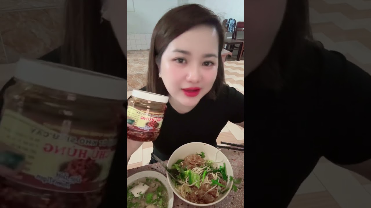 Ăn hủ tiếu cùng linh nha