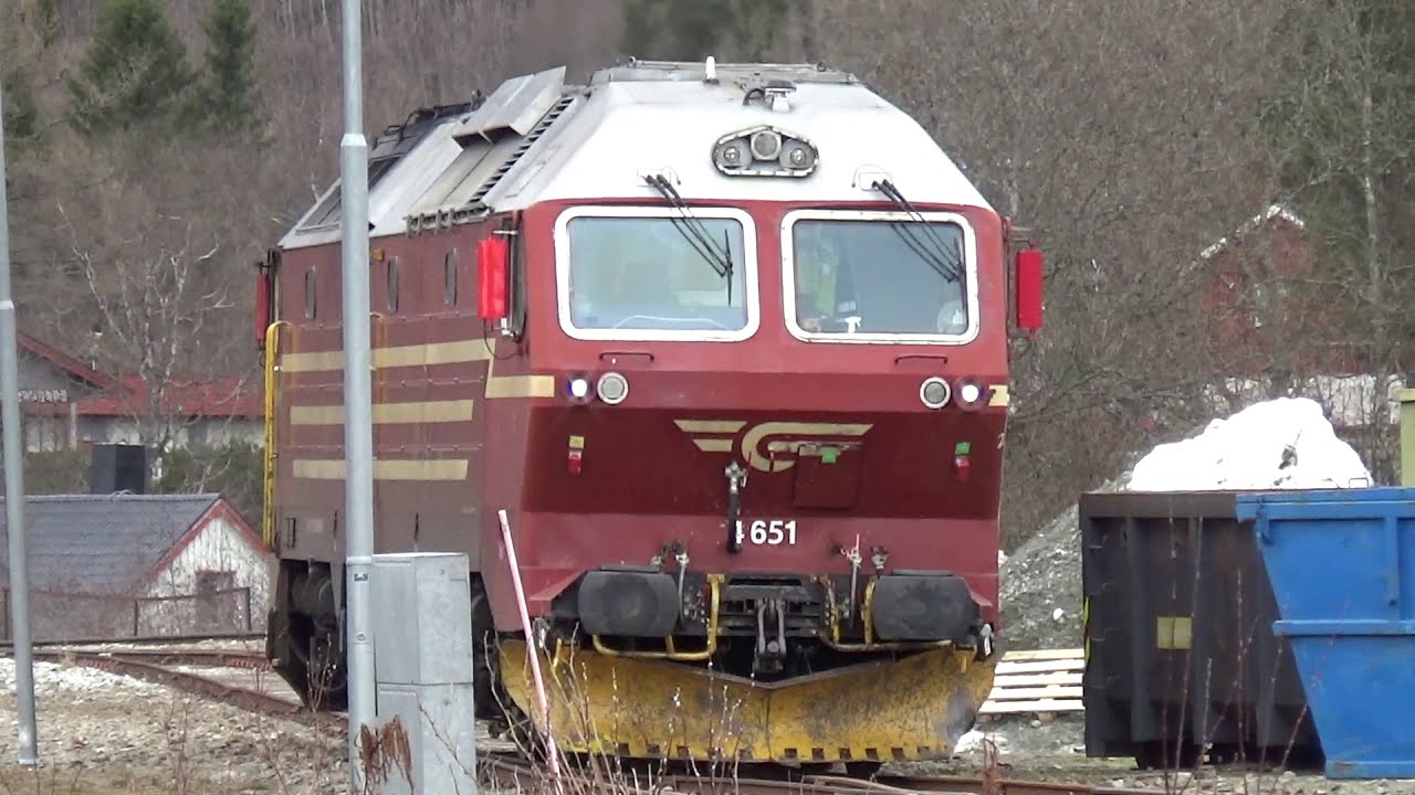 Di4 651 på svingskiva, Grong 20.04.2020
