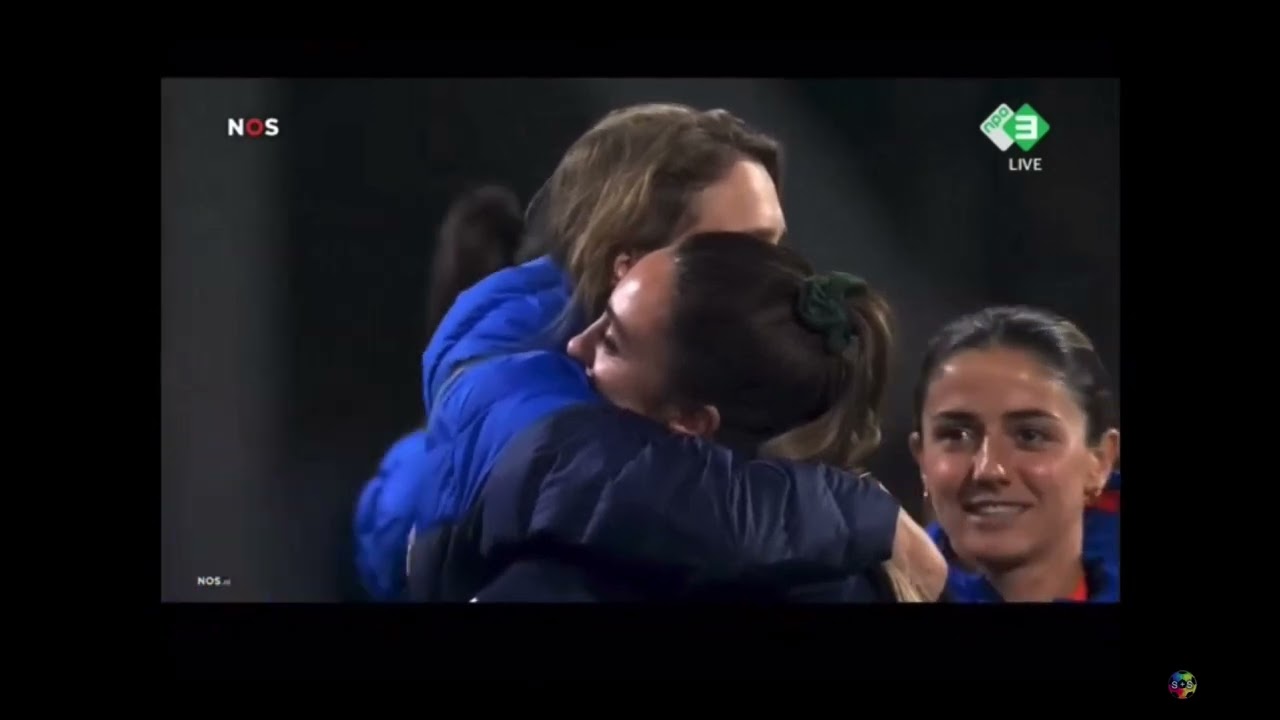 Vivianne Miedema and Lisa Evans - Memories