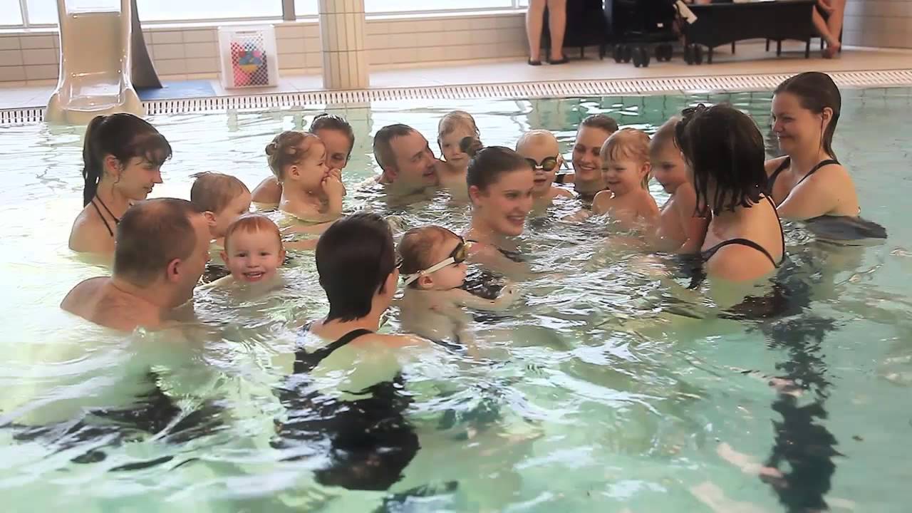 L&aelig;r dit barn at sv&oslash;mme i trygge omgivelser hos Swimmix i Farum