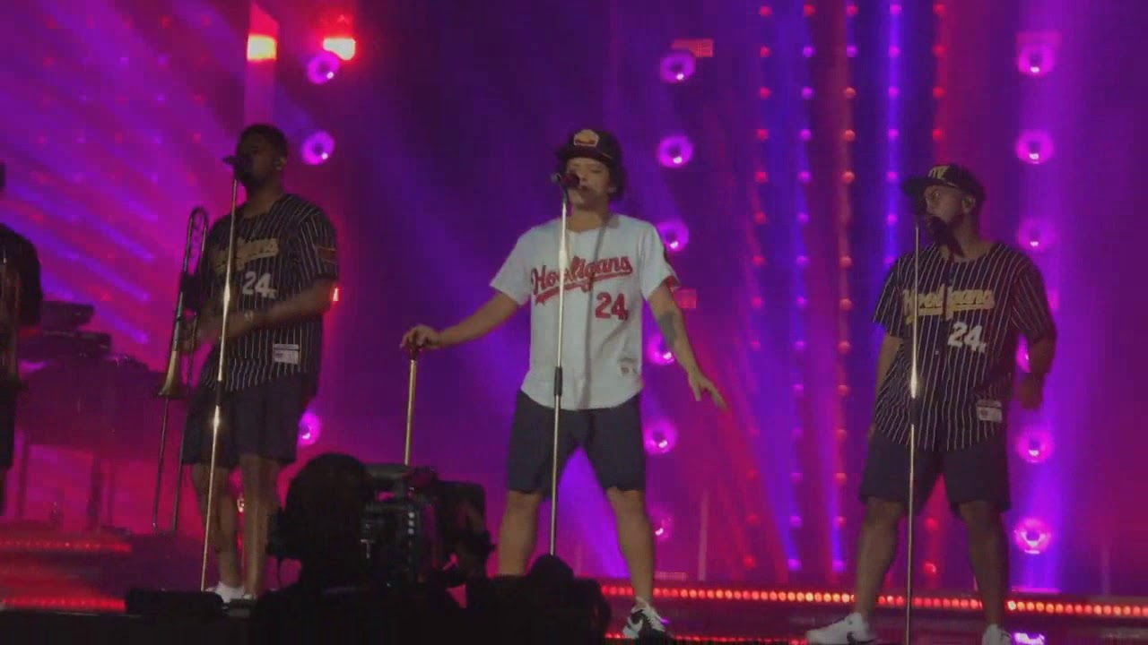 Bruno Mars - Uptown Funk - Live In Chile (24K Magic World Tour)