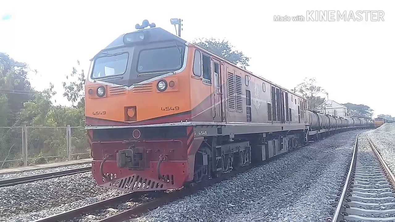 รถไฟไทย ขบวนรถน้ำมันที่สถานีพิจิตร