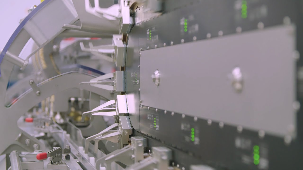 Houdijk Holland: Flex Skipper stack feeding machine for biscuits