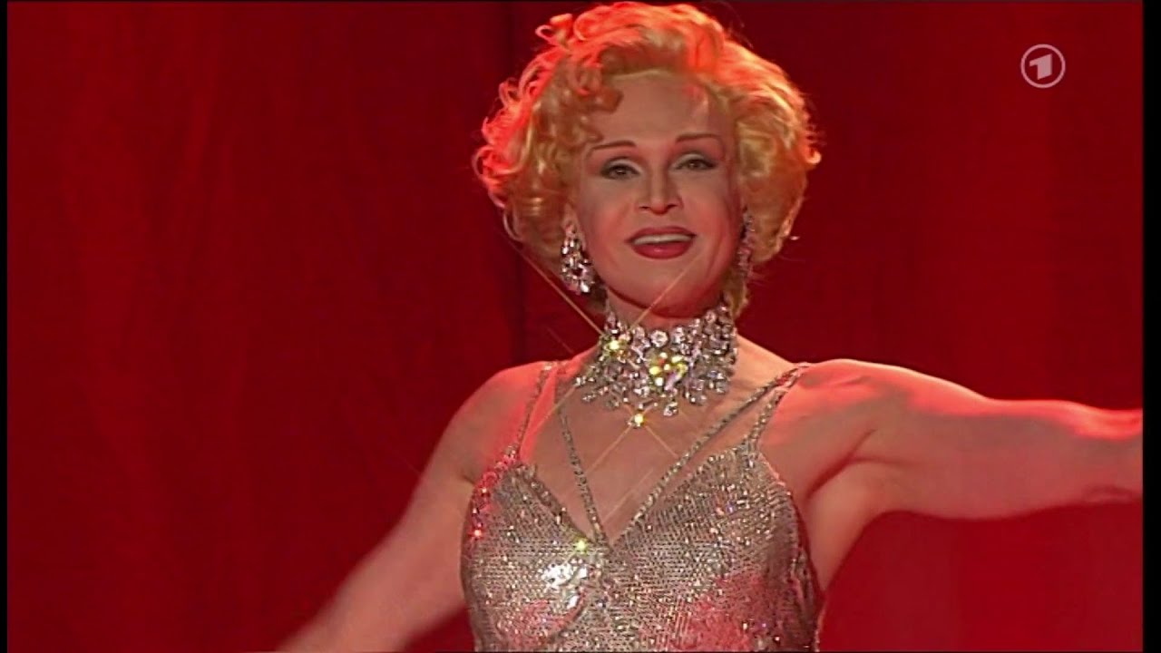 Mary alias Georg Preuße 2006 mit einem Medley zum 80.Geburtstag von Marilyn Monroe