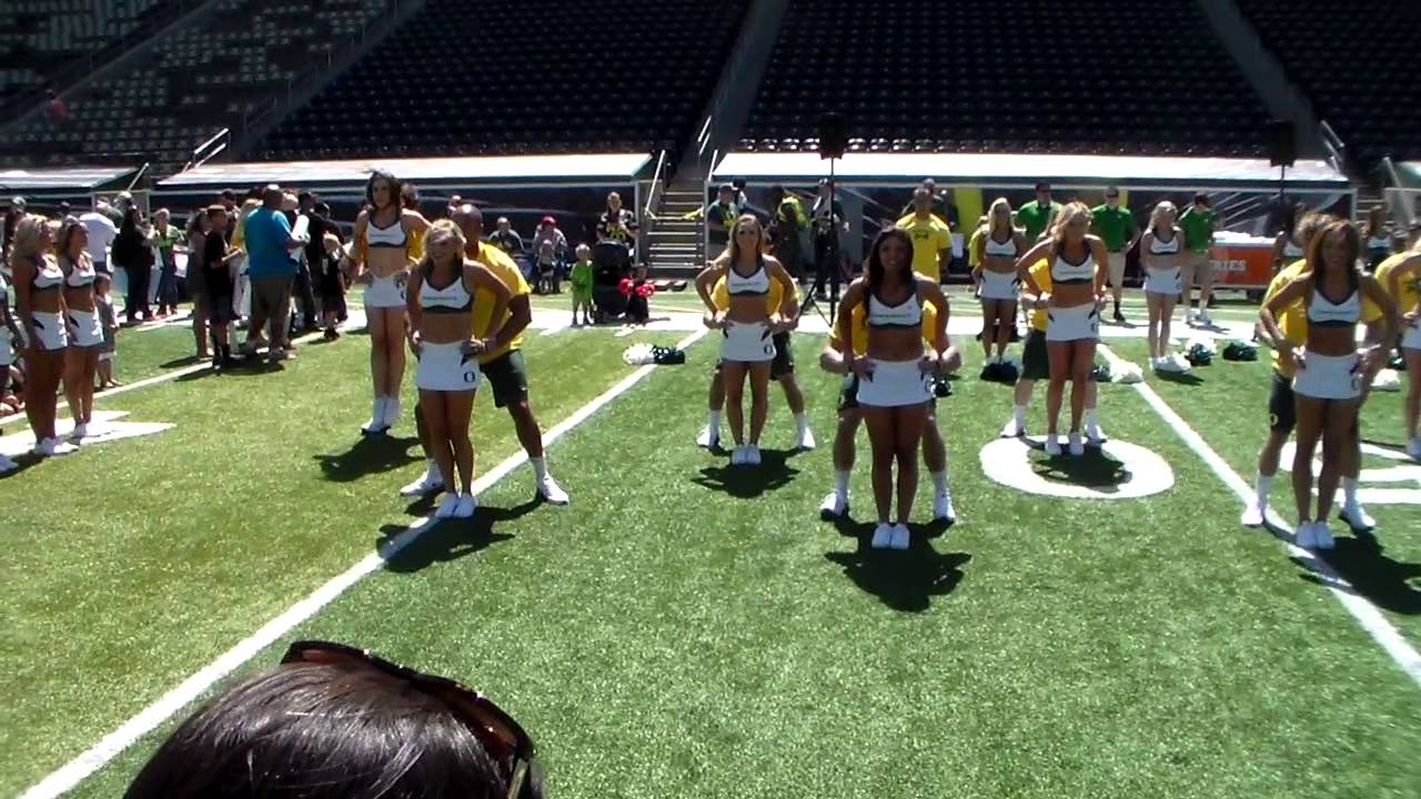 2014 15 Oregon Duck Cheerleaders FanDay