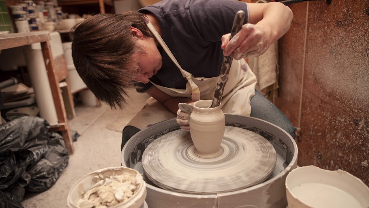 Linda Bloomfield, potter. London, England.