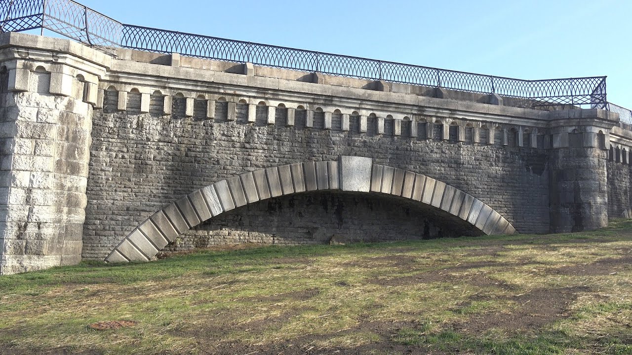 Suicide  Victims  to  Wrecked  Cars  Found  in  Historic  Eden  Park  Reservoir,  Cincinnati,  Ohio