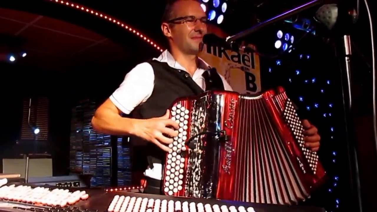 Mikael BLANCHARD. Medley, paso et marches, au dancing DUBIEN (63), le 25.06.2016