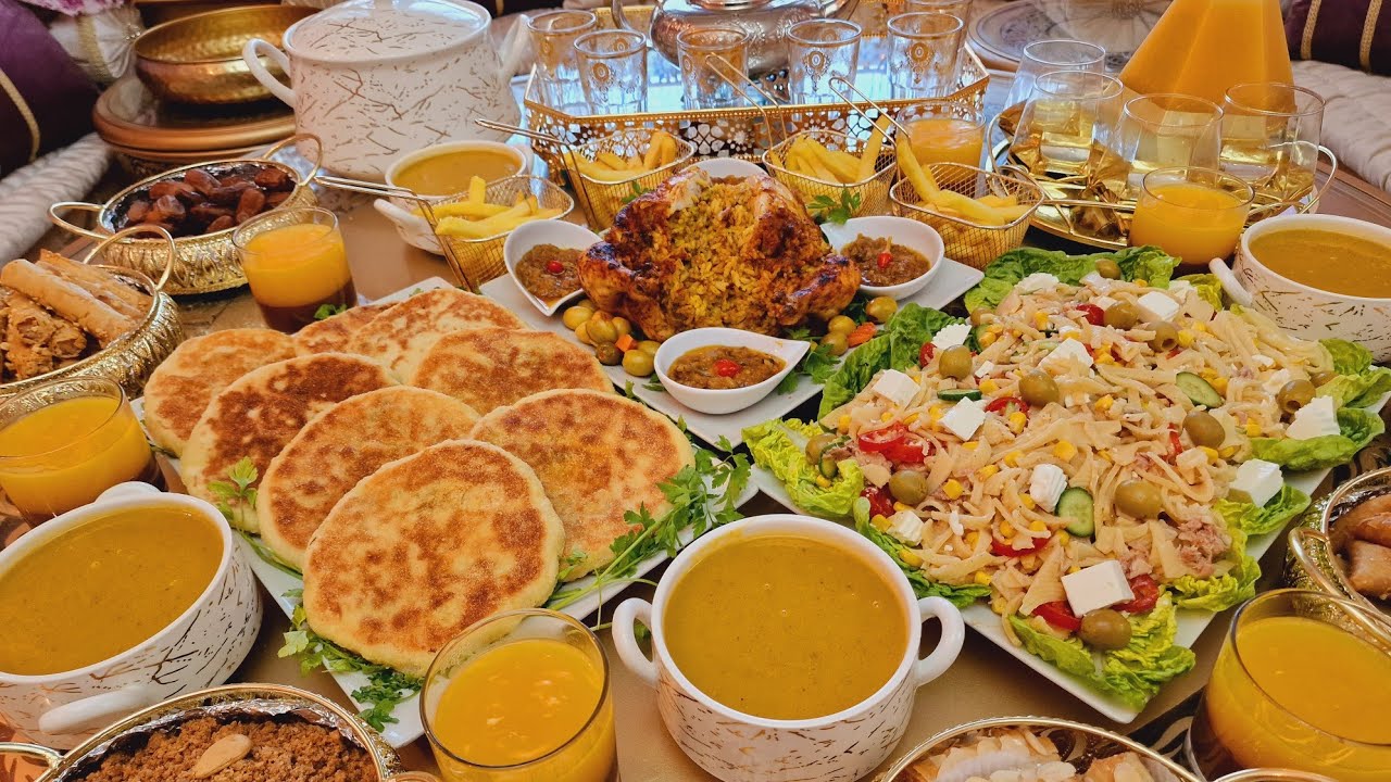 ايوة ياكما عييتي 😅انا جبتلك مائدة فطور بلا قوة تمارة👌مخمار مورق معمر واعر😋دجاجة محشية لديدة وتحلية..