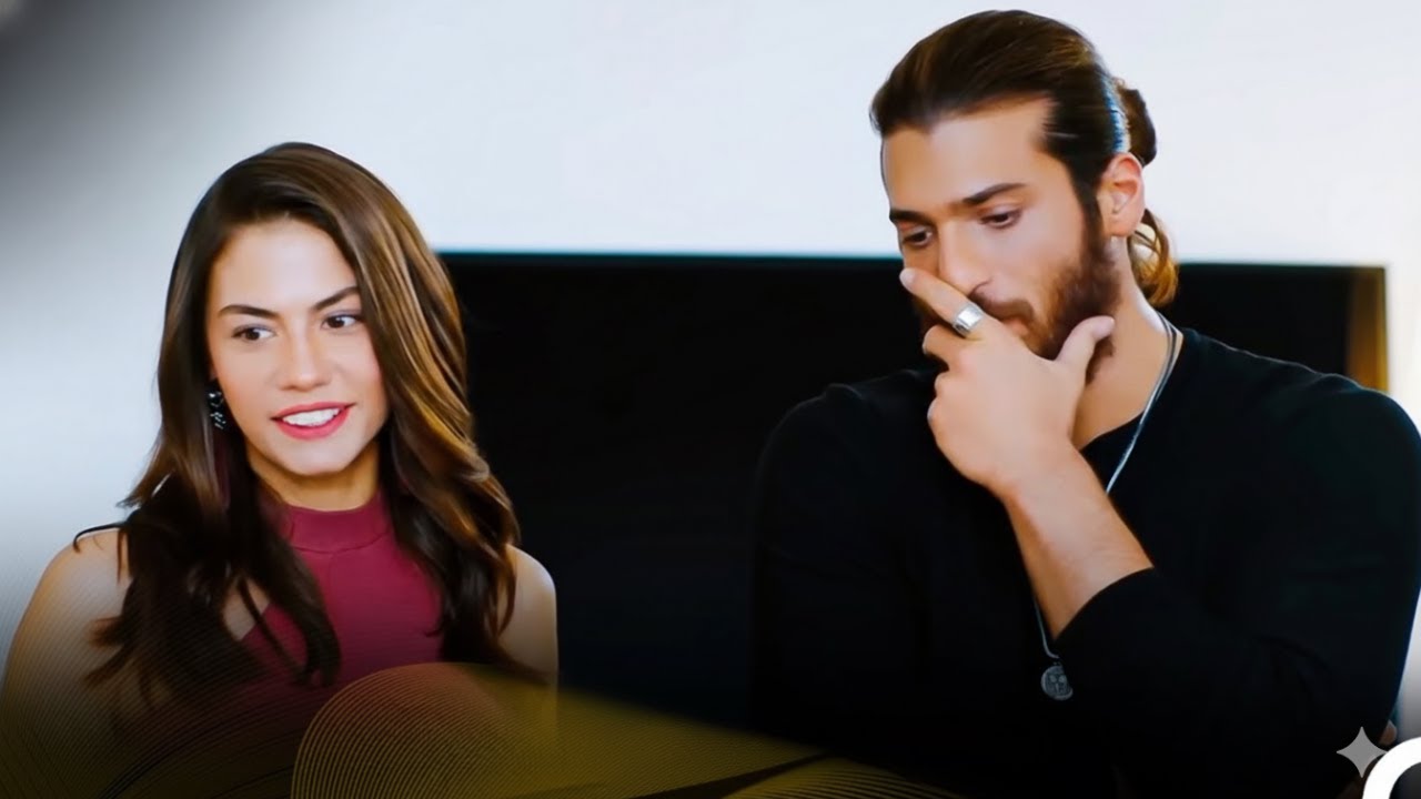 Can YAMAN Con El Móvil En La Mano, Listo Para Escribir 