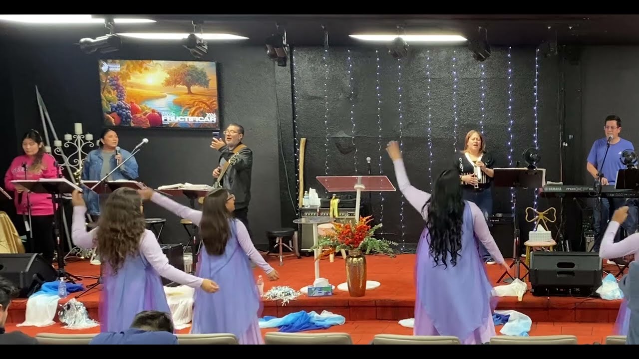 Con mis manos levantadas - @IglesiaMaviLancaster  Iglesia Mavi Lancaster 